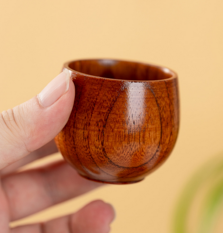 Environmentally friendly wooden beer mugs, creative coffee mugs, wooden mugs, Japanese-style cups with handles, wooden high temperature resistant
