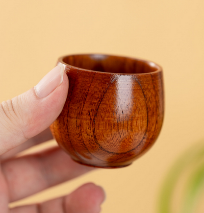 Environmentally friendly wooden beer mugs, creative coffee mugs, wooden mugs, Japanese-style cups with handles, wooden high temperature resistant